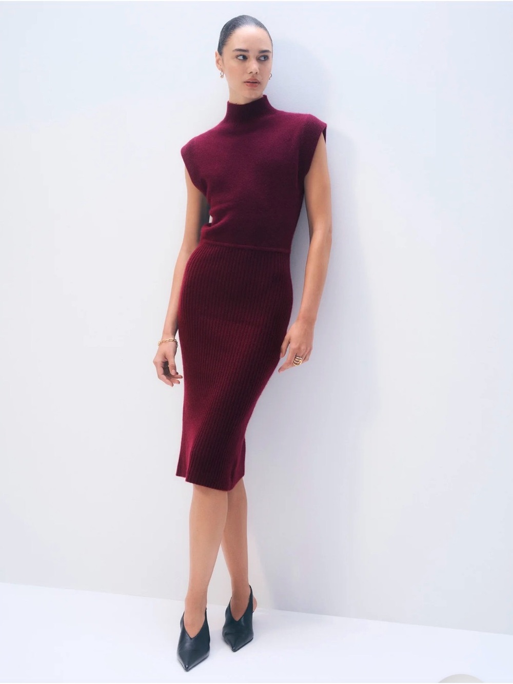 White + Warren Cashmere Sleeveless Ribbed Midi Dress in Wine